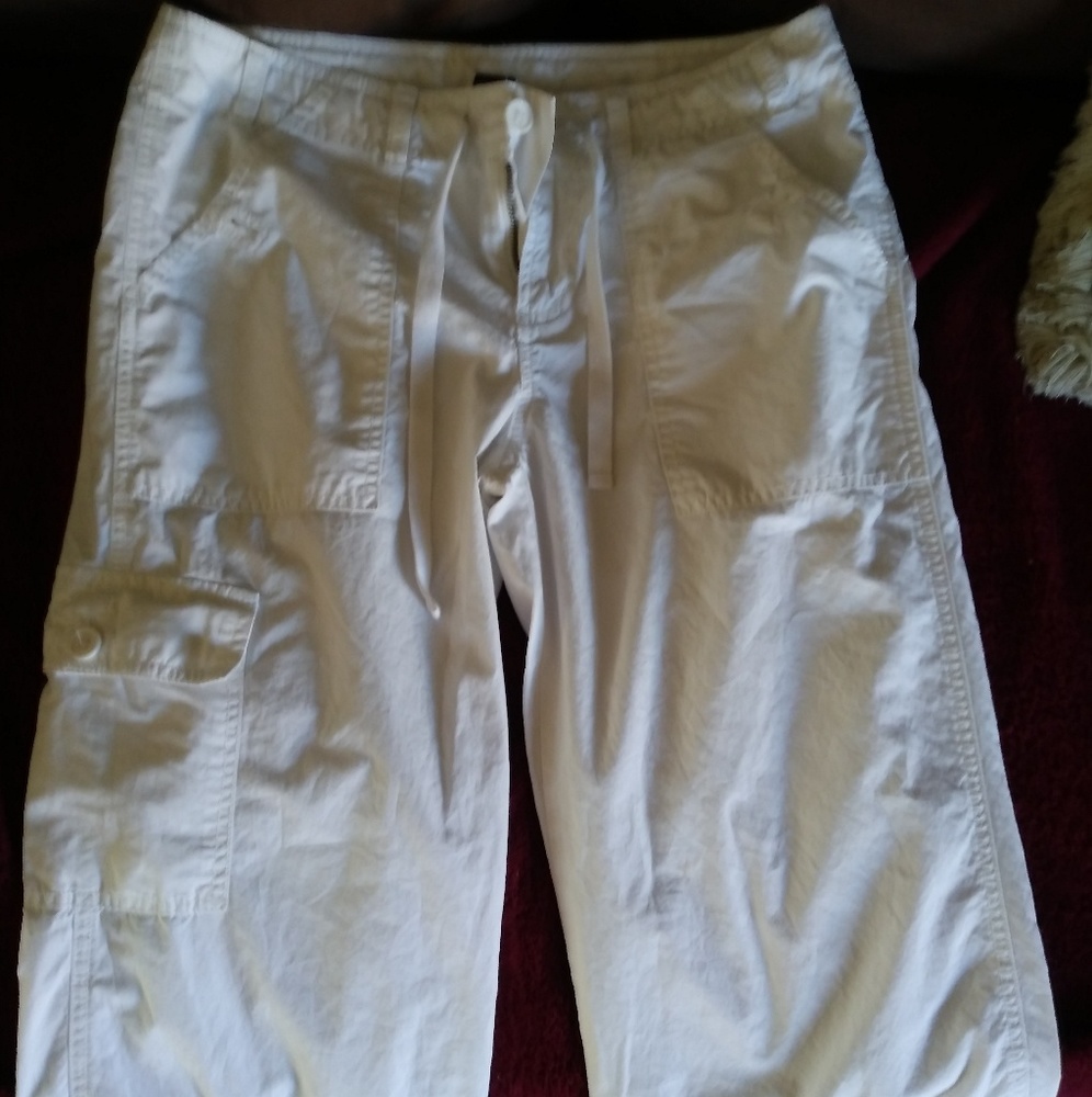 White Gap capris